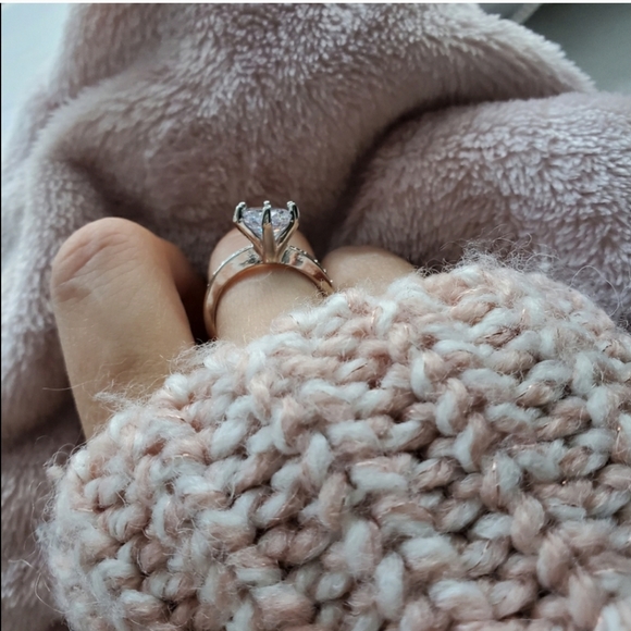 New Classic Wedding/Engagement Ring - Picture 5 of 8